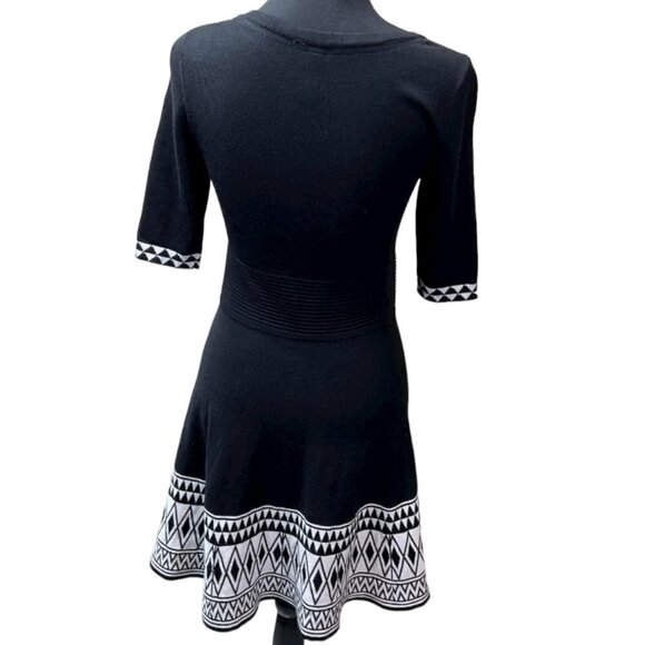 GEOMETRIC Pattern Mini Sweater Dress Black and White Size M - Picture 3 of 5